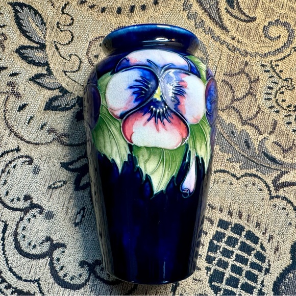 🔥Hosts Pick🔥Signed Moorcroft blue Pansy Vase - Picture 2 of 12